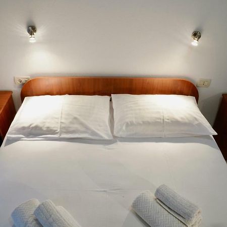 Sesar Apartments Krk - No. 1 Iva Krk Town Zewnętrze zdjęcie