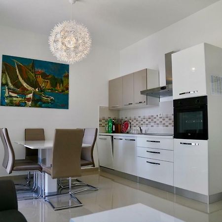 Sesar Apartments Krk - No. 1 Iva Krk Town Zewnętrze zdjęcie