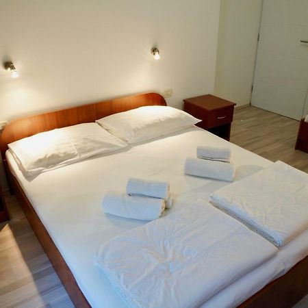 Sesar Apartments Krk - No. 1 Iva Krk Town Zewnętrze zdjęcie