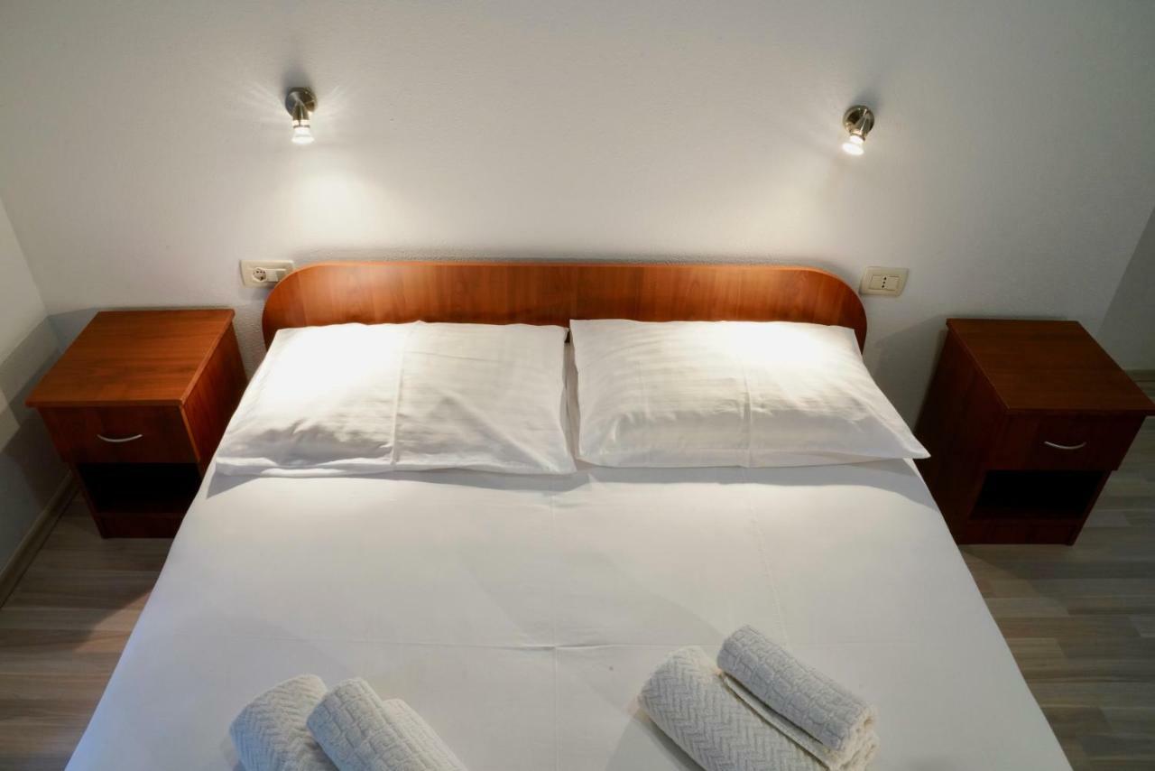 Sesar Apartments Krk - No. 1 Iva Krk Town Zewnętrze zdjęcie