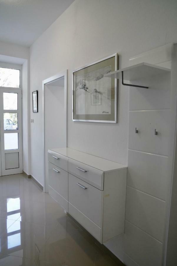 Sesar Apartments Krk - No. 1 Iva Krk Town Zewnętrze zdjęcie