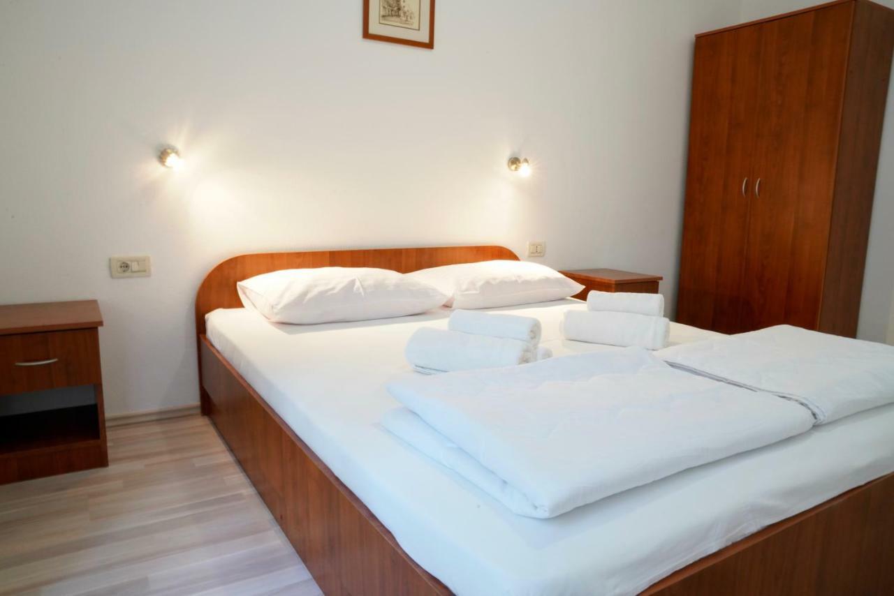 Sesar Apartments Krk - No. 1 Iva Krk Town Zewnętrze zdjęcie