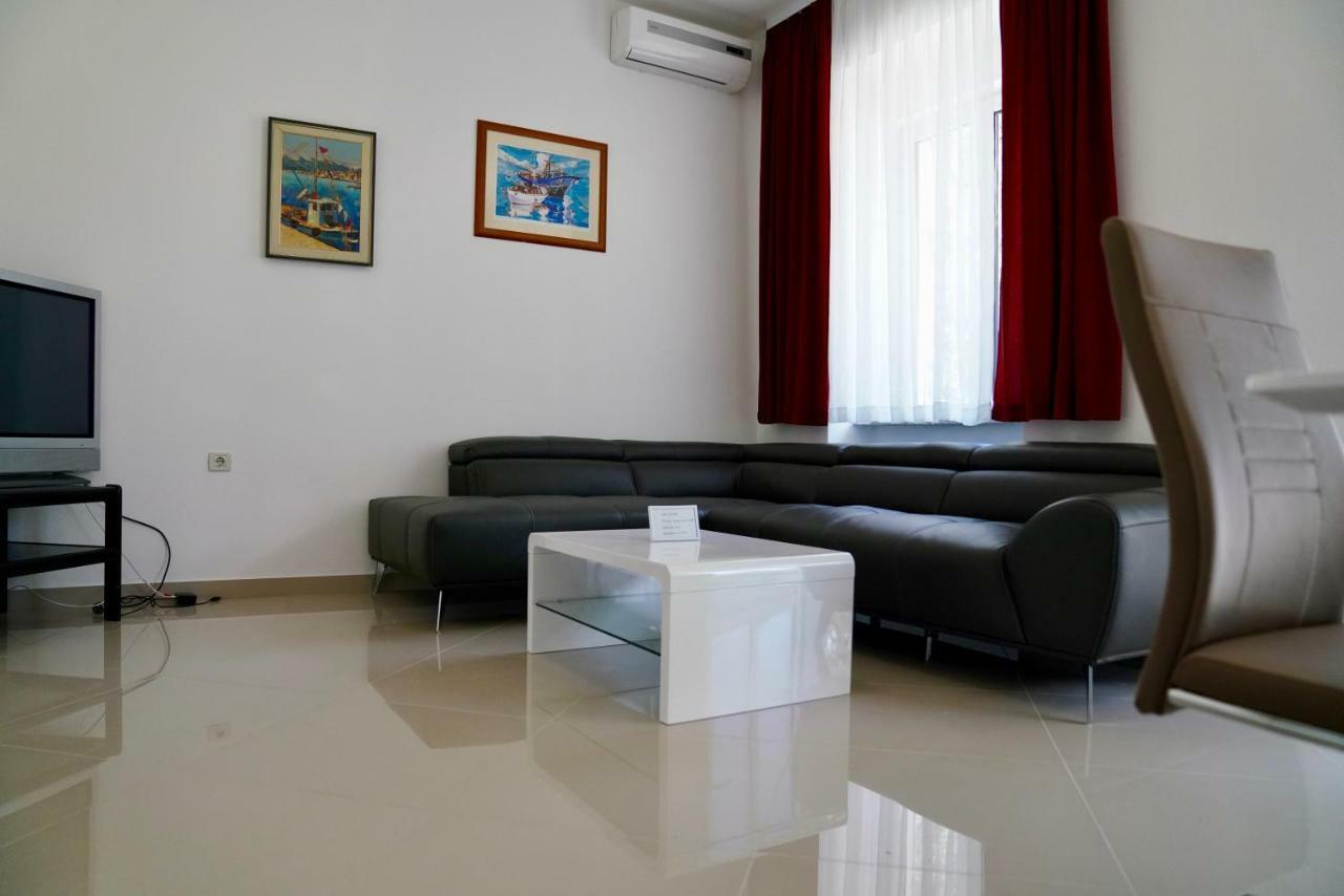 Sesar Apartments Krk - No. 1 Iva Krk Town Zewnętrze zdjęcie