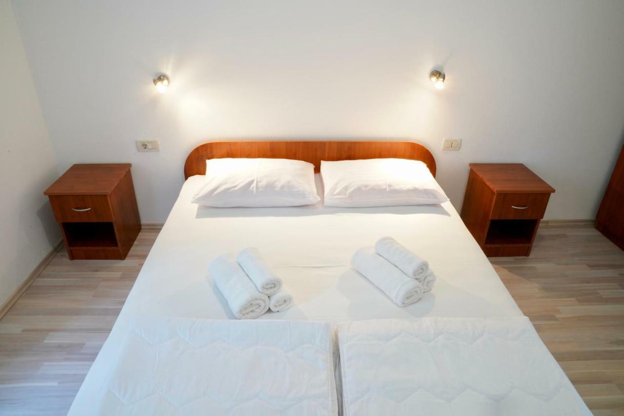 Sesar Apartments Krk - No. 1 Iva Krk Town Zewnętrze zdjęcie